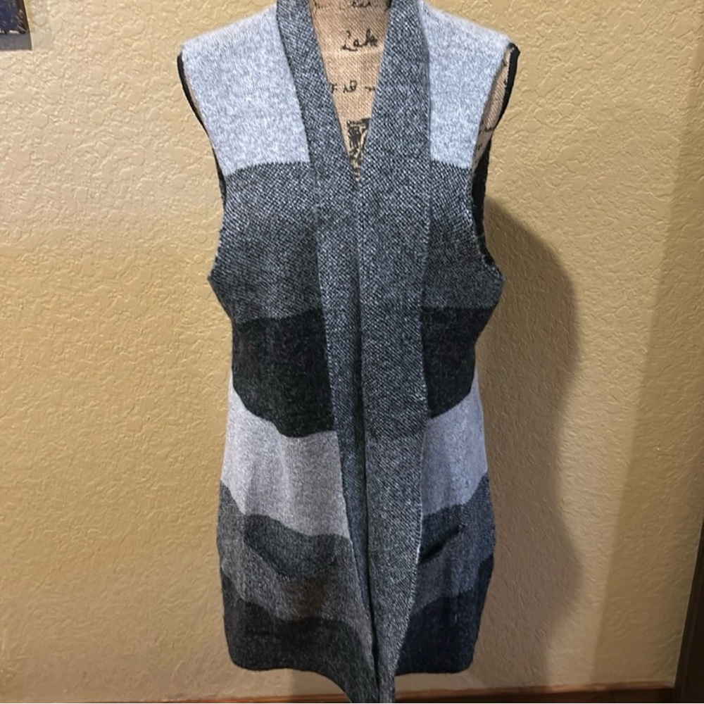 Cyrus Evolution sleeveless, black/gray cardigan, size XL | offer in description